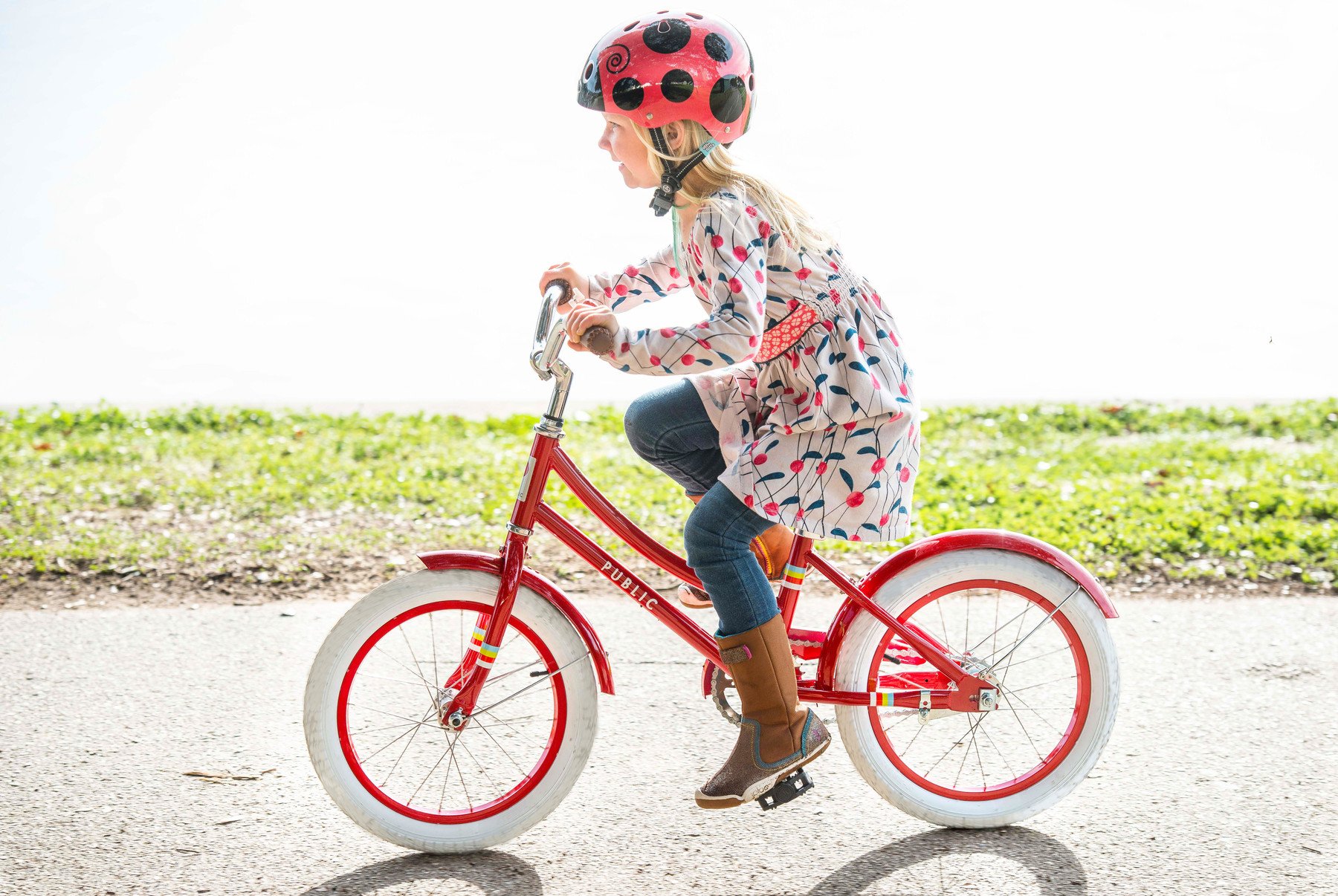 Bici per bambini, con rotelle o propedeutica senza pedali?